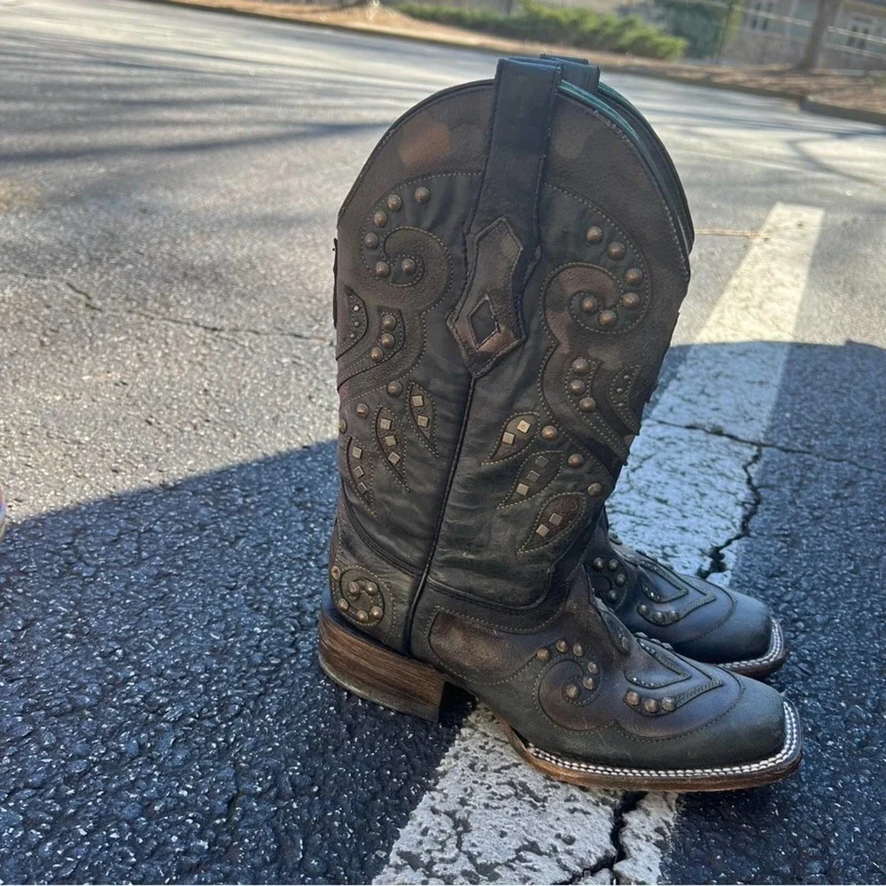 Corral C3537 studded distressed black & cami boots SZ. 6 #008 - Picture 3 of 10